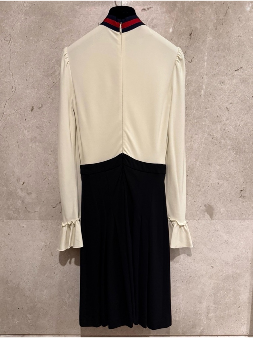 Gucci Cream and Black Ruffled Bow-Front Midi Dress with Signature Stripe - Picture 2 of 7